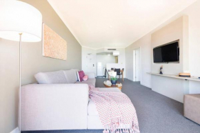 Sky-high Waterfront Living across Two Apartments, Darwin